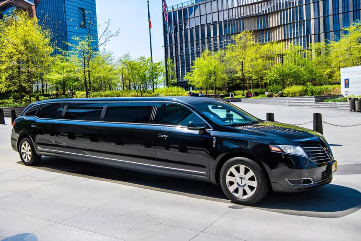 MKT Limousine Outside