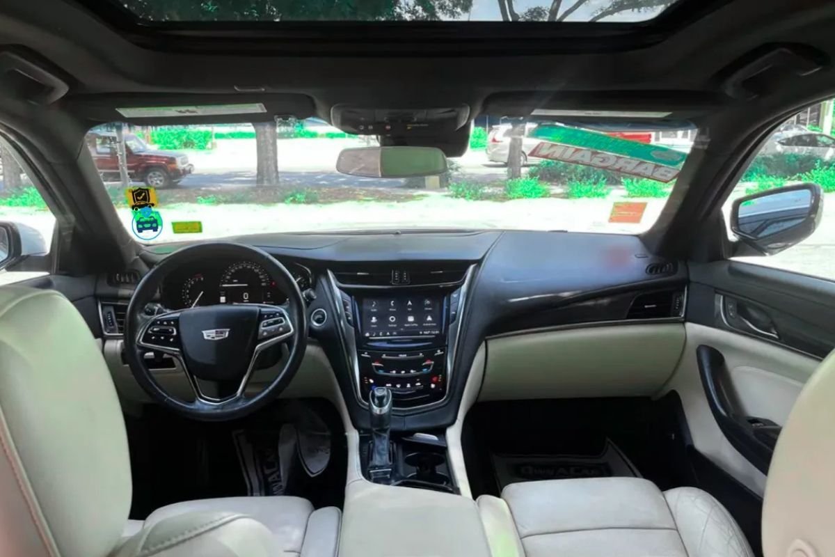 Cadilac-XTS-interior-.jpg